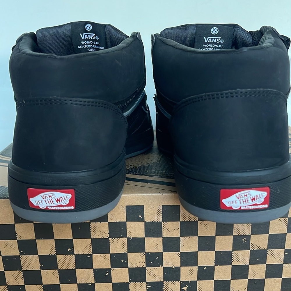 Vans Men’s Zahba Mid Black/Pewter
VN000CBSHR0 Sneakers - Picture 4 of 16